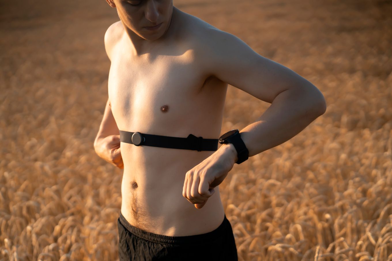 Um die maximale Herzfrequenz zu ermitteln ist ein Brustgurt mit Sensor ideal geeignet