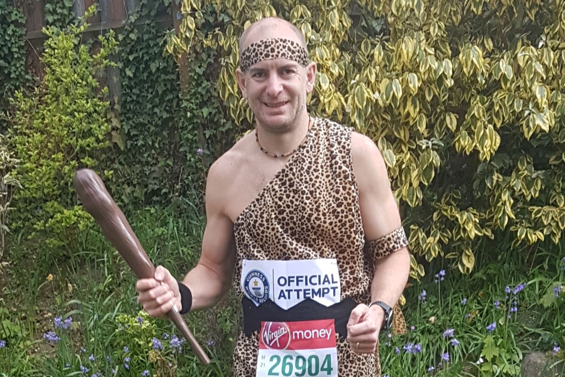 Verkleidet oder dribbelnd: Skurrile Weltrekordjagden beim Berlin