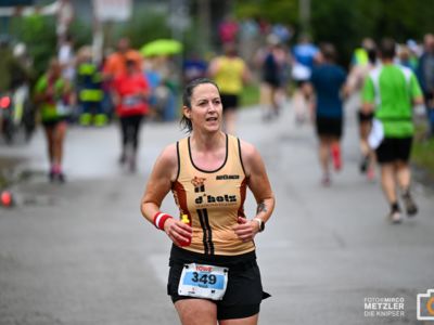 Teilnehmerin des Nibelungenlaufs