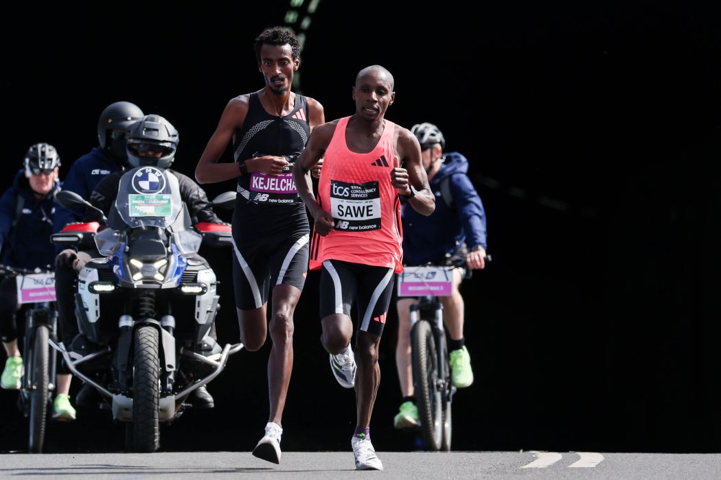 Sabastian Sawe und Yomif Kejelcha liefen mit dem Adidas Evo 3 als Erste einen regulären Marathon unter zwei Stunden