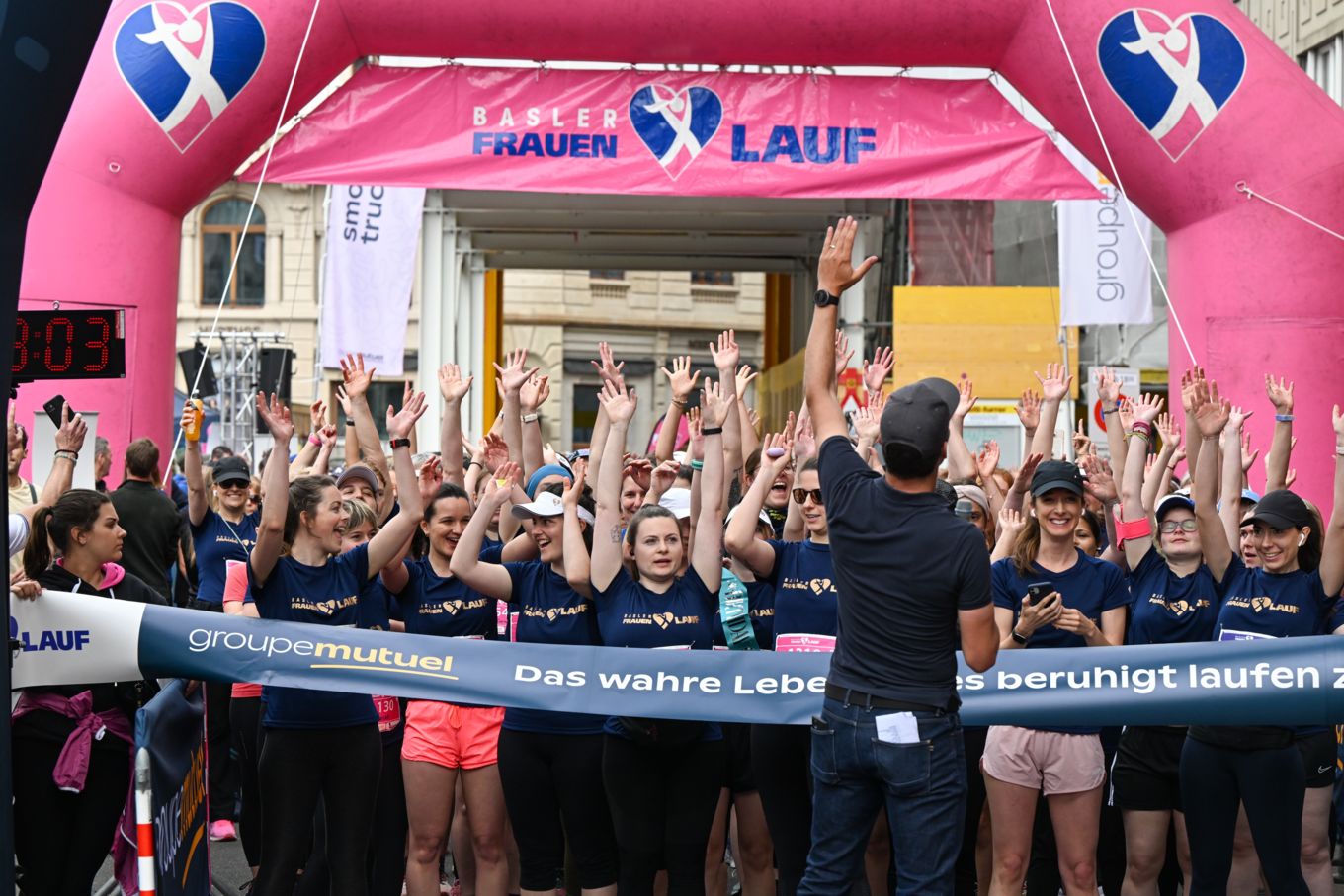 Ungeduldig wird bei Baseler Frauenlauf auf den Startschuss gewartet
