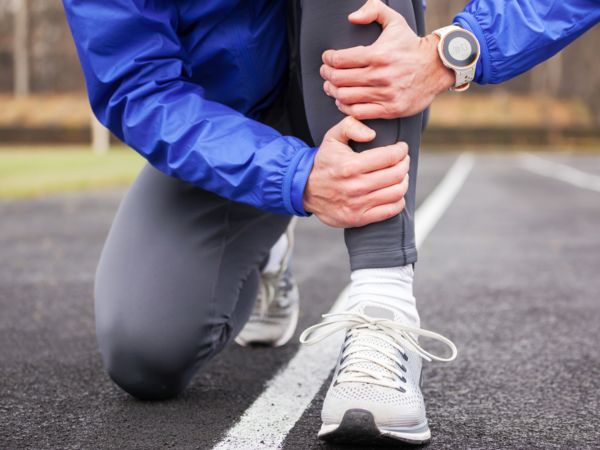 Ein Schienbeinkantensyndrom beim Laufen ist unangenehm.