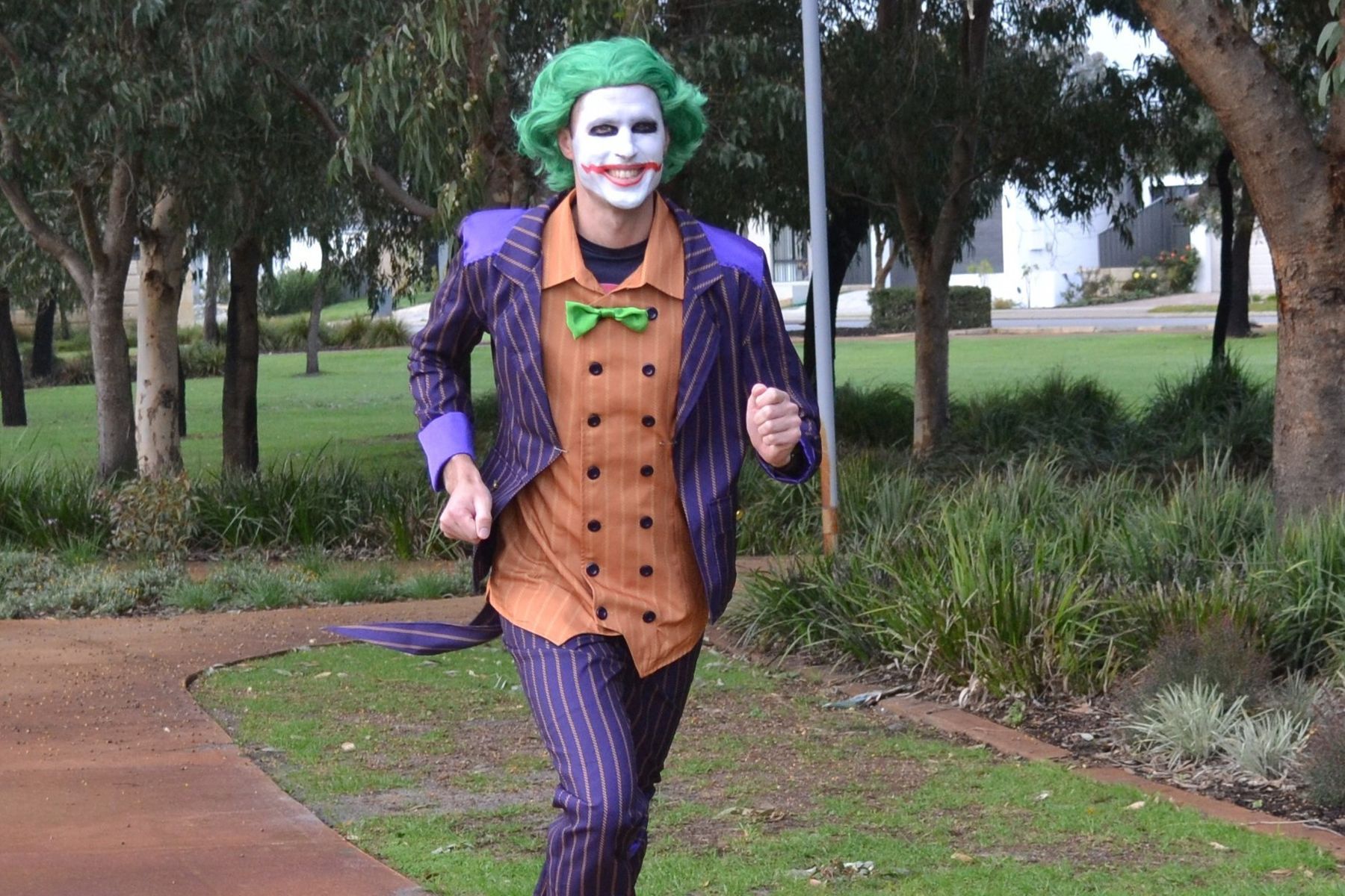 Verkleidet oder dribbelnd: Skurrile Weltrekordjagden beim Berlin