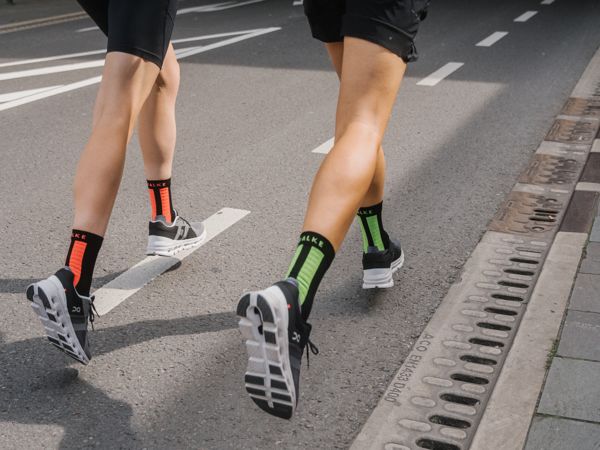 Der Falke Achilles hilft bei Achillessehnen-Schmerzen.