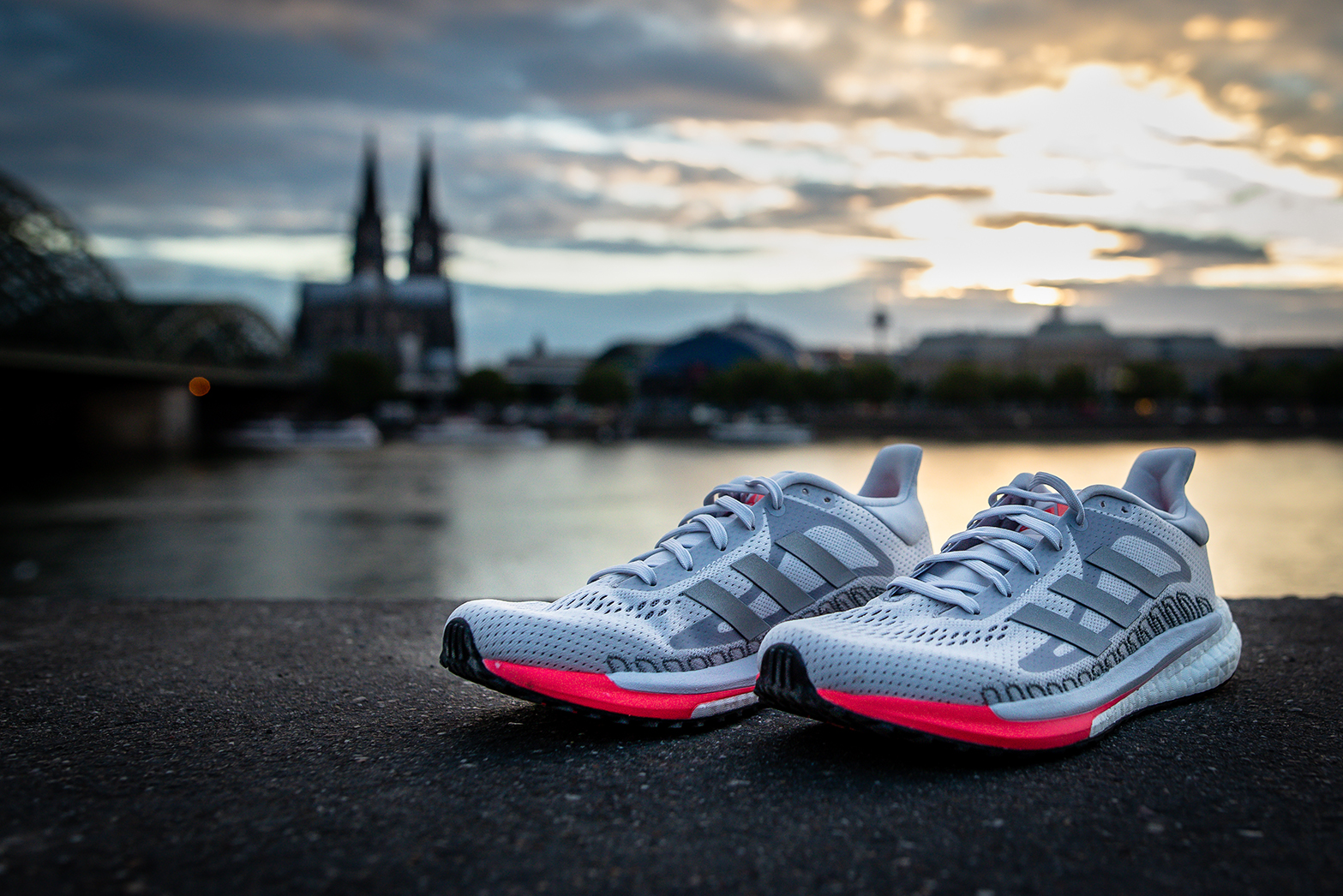 Schuhtest adidas Solarglide 3 Be Gleiter durch Raum und Zeit Laufen