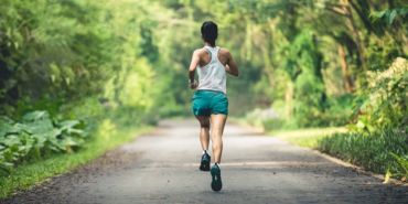 Mit einem Trainingsplan für die 10 Kilometer trainieren.
