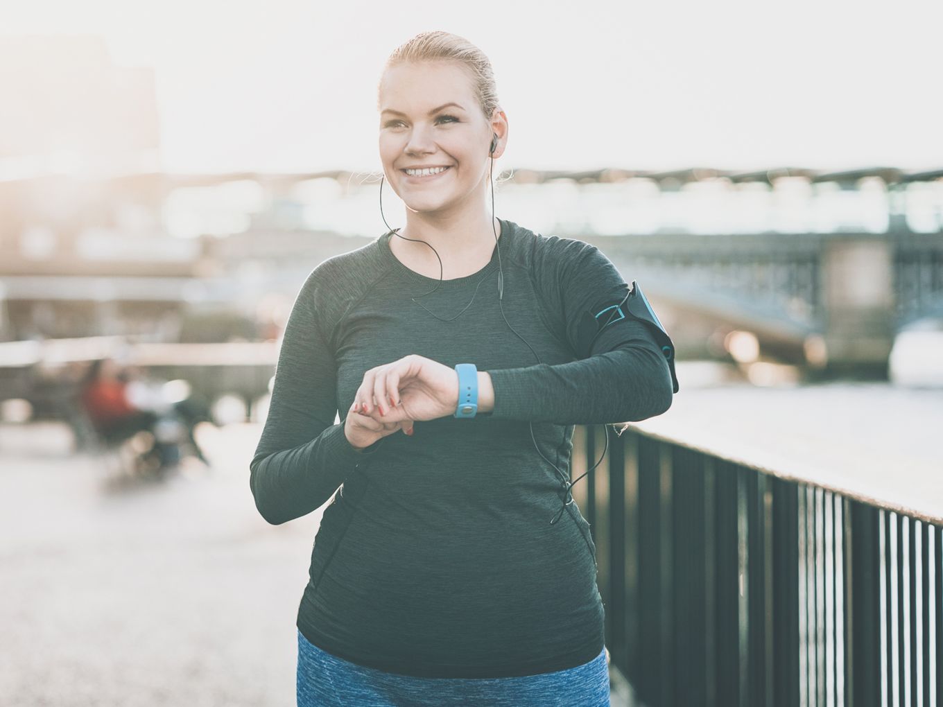 Wer mit Joggen abnehmen will, sollte seinen Kalorienverbrauch im Blick halten Abnehmen mit Joggen gelingt, wenn man Kalorienaufnahme und -verbrauch im Blick hat